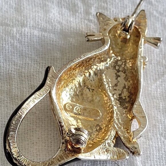 Vintage Darlene Cat Pin - Gold Tone with Black Enamel - Picture 6 of 10
